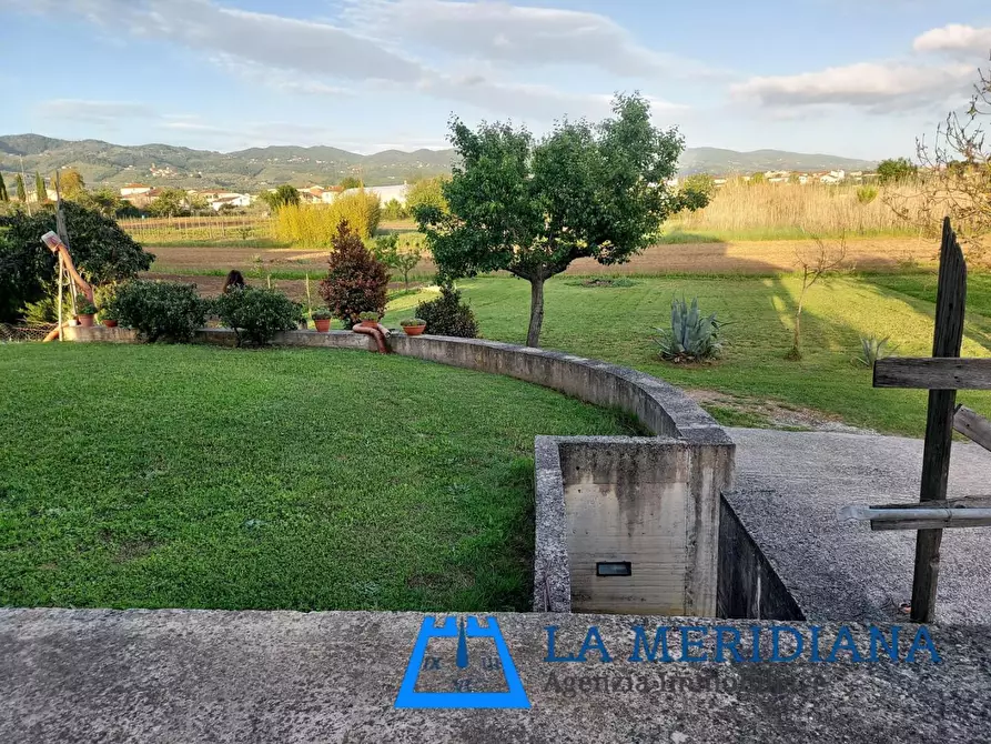 Immagine 21 di Villa in vendita  a Larciano