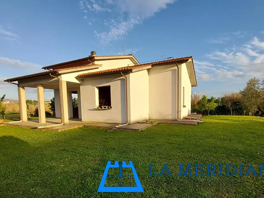 Immagine 2 di Villa in vendita  a Larciano