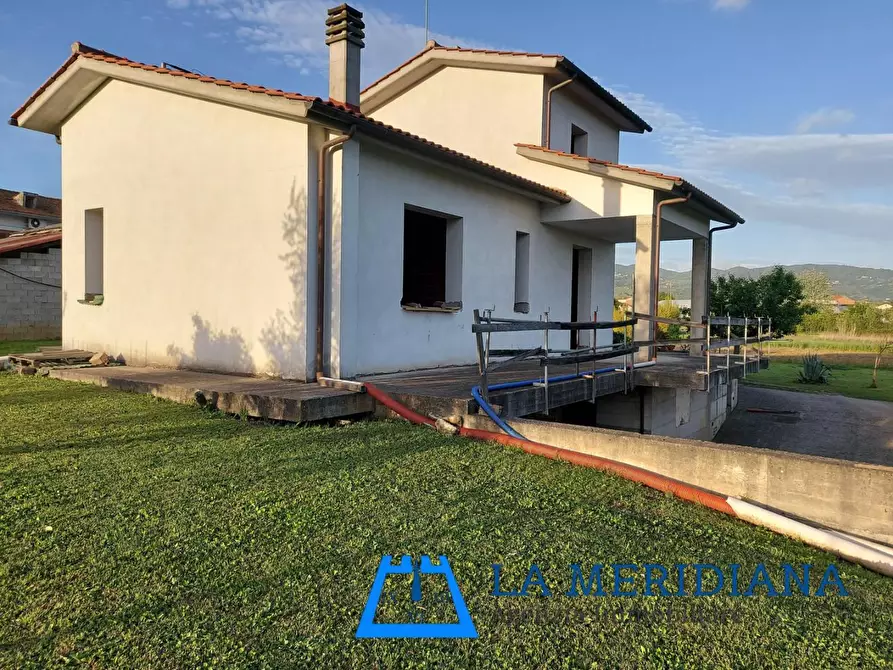 Immagine 5 di Villa in vendita  a Larciano