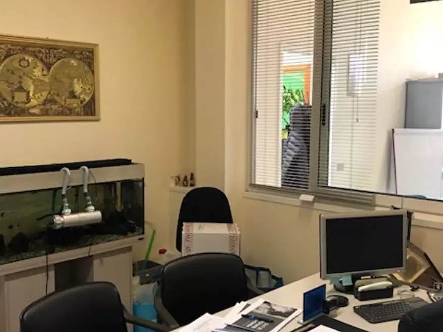 Immagine 2 di Ufficio in affitto  a Cascina