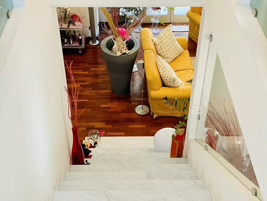 Immagine 70 di Villa in vendita  a Camaiore