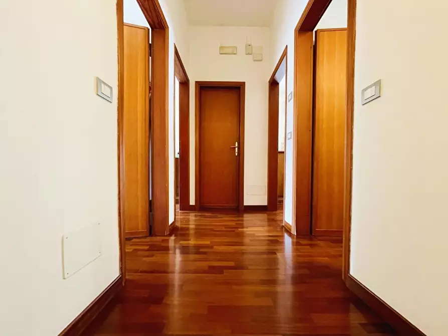 Immagine 47 di Villa in vendita  a Camaiore