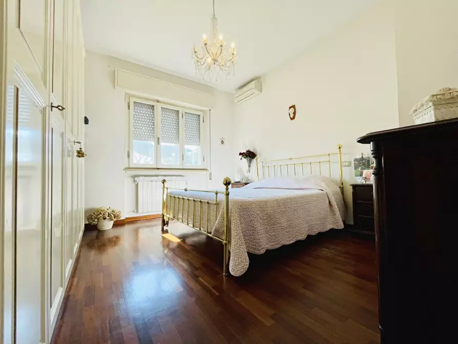 Immagine 56 di Villa in vendita  a Camaiore