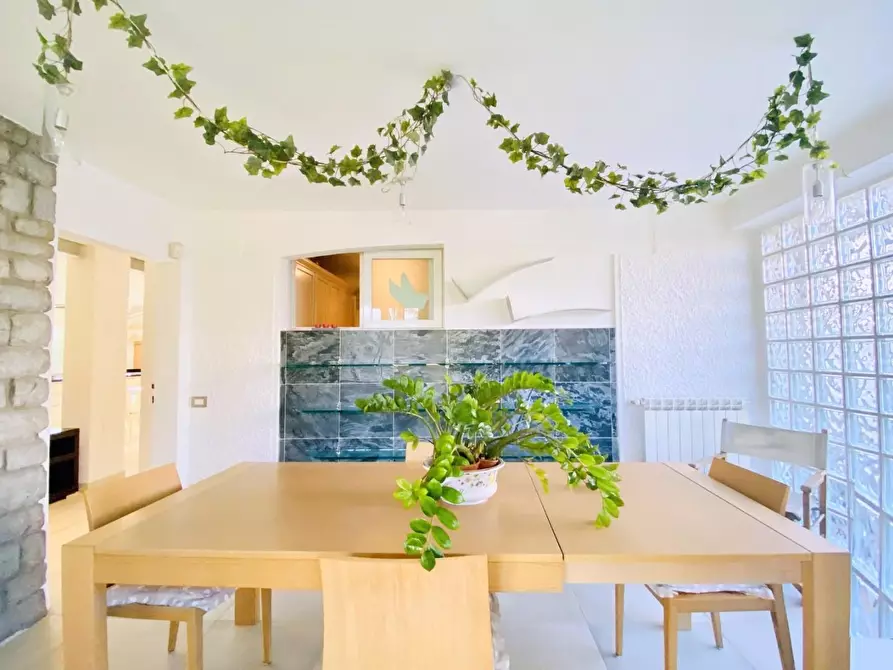 Immagine 12 di Villa in vendita  a Camaiore