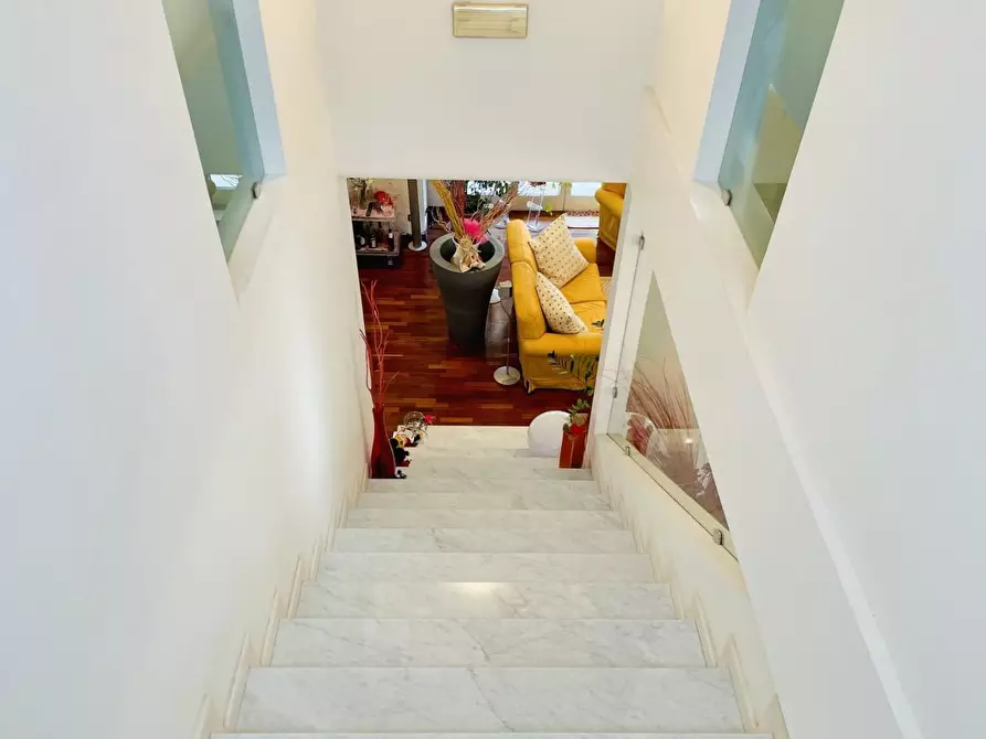 Immagine 69 di Villa in vendita  a Camaiore