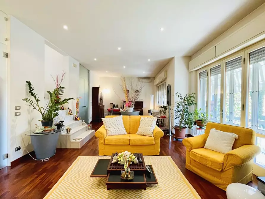 Immagine 38 di Villa in vendita  a Camaiore