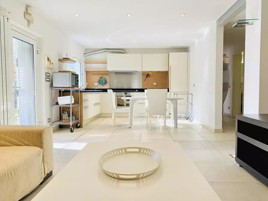 Immagine 5 di Villa in vendita  a Camaiore