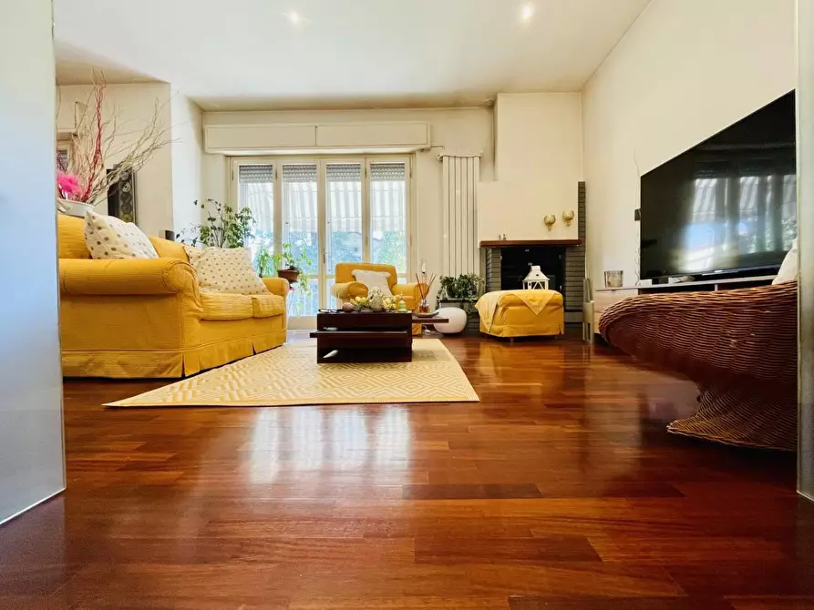 Immagine 36 di Villa in vendita  a Camaiore