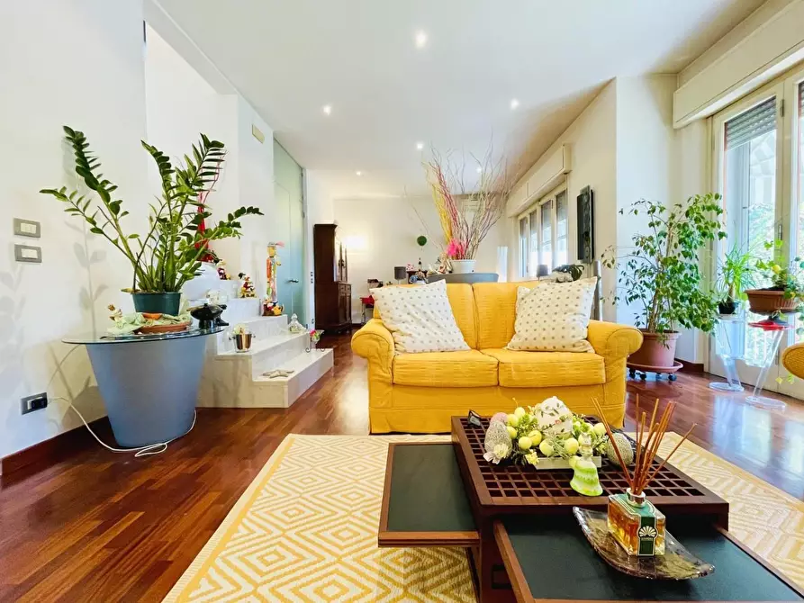 Immagine 39 di Villa in vendita  a Camaiore