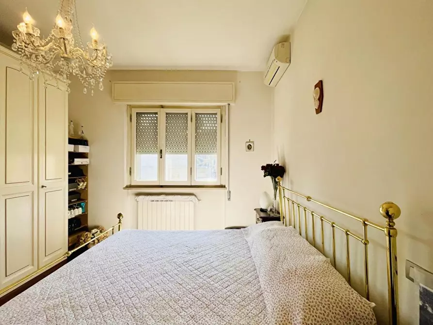 Immagine 57 di Villa in vendita  a Camaiore