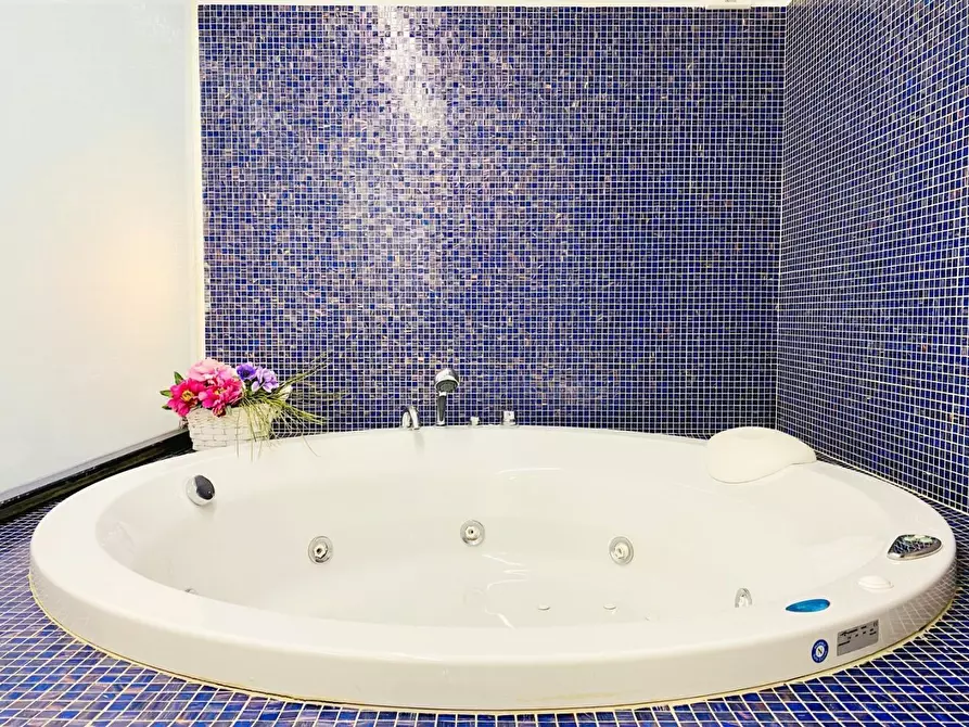 Immagine 20 di Villa in vendita  a Camaiore