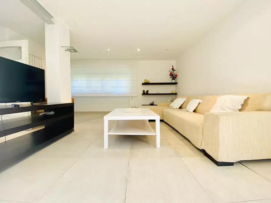 Immagine 2 di Villa in vendita  a Camaiore