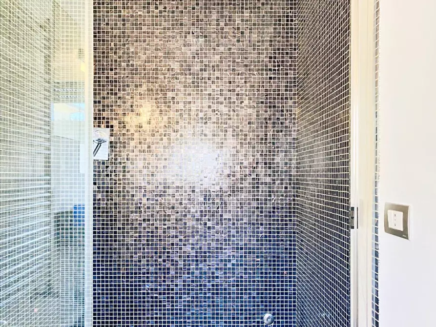 Immagine 32 di Villa in vendita  a Camaiore