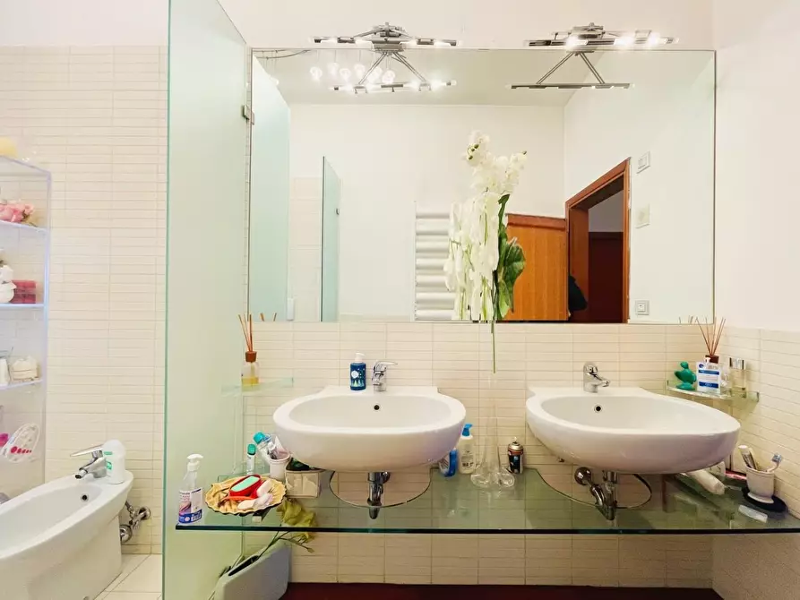 Immagine 49 di Villa in vendita  a Camaiore