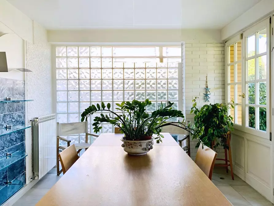 Immagine 11 di Villa in vendita  a Camaiore