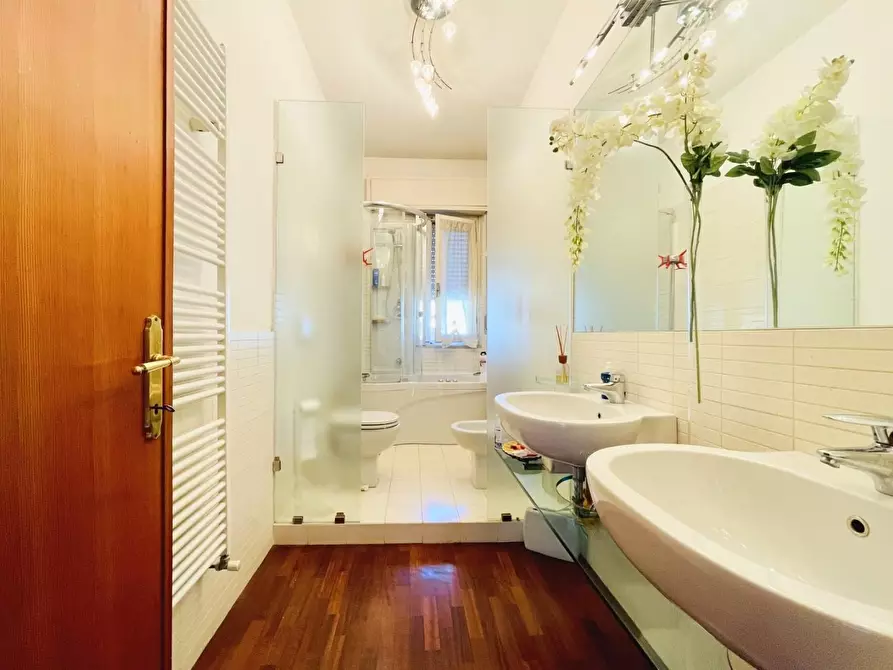 Immagine 48 di Villa in vendita  a Camaiore