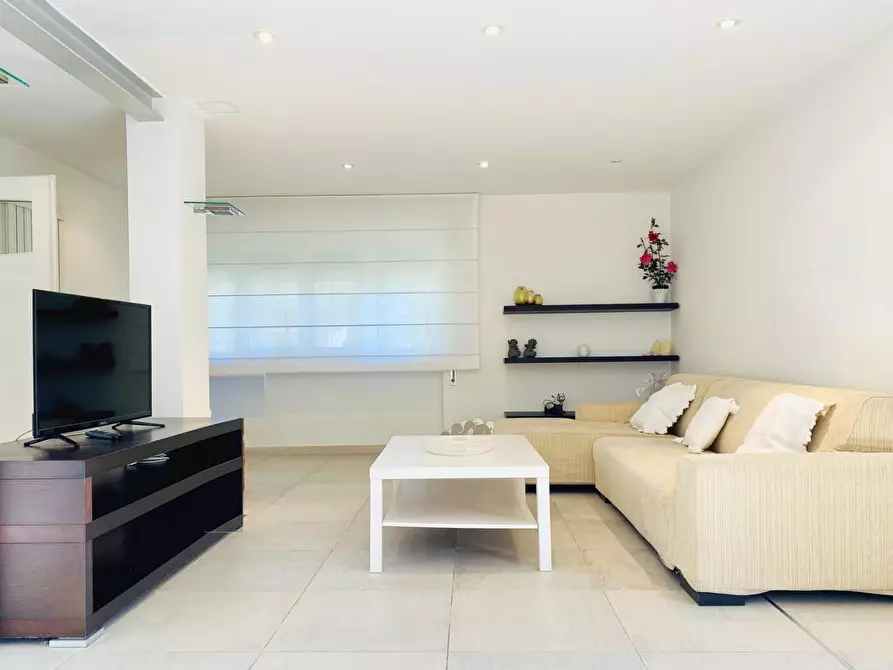 Immagine 3 di Villa in vendita  a Camaiore