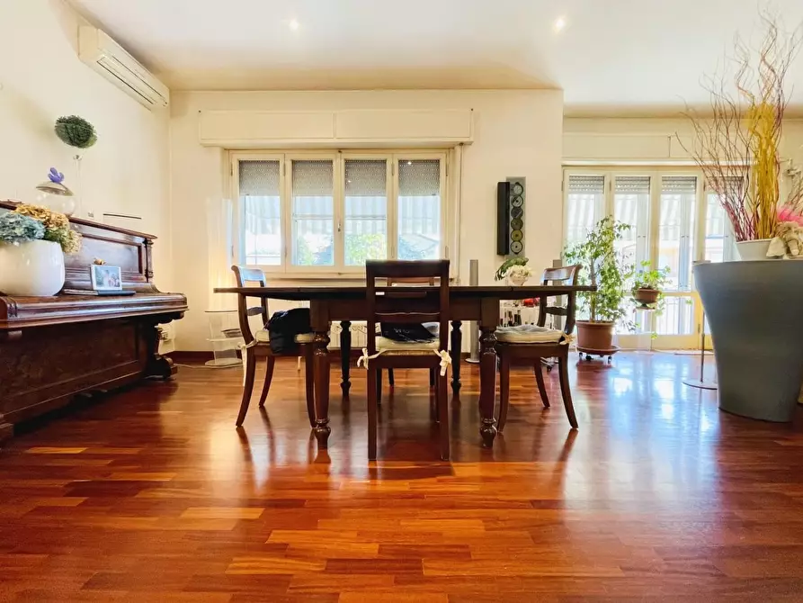 Immagine 45 di Villa in vendita  a Camaiore