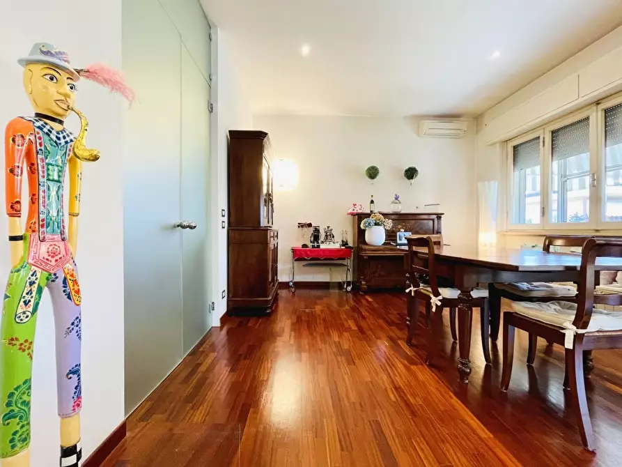 Immagine 40 di Villa in vendita  a Camaiore