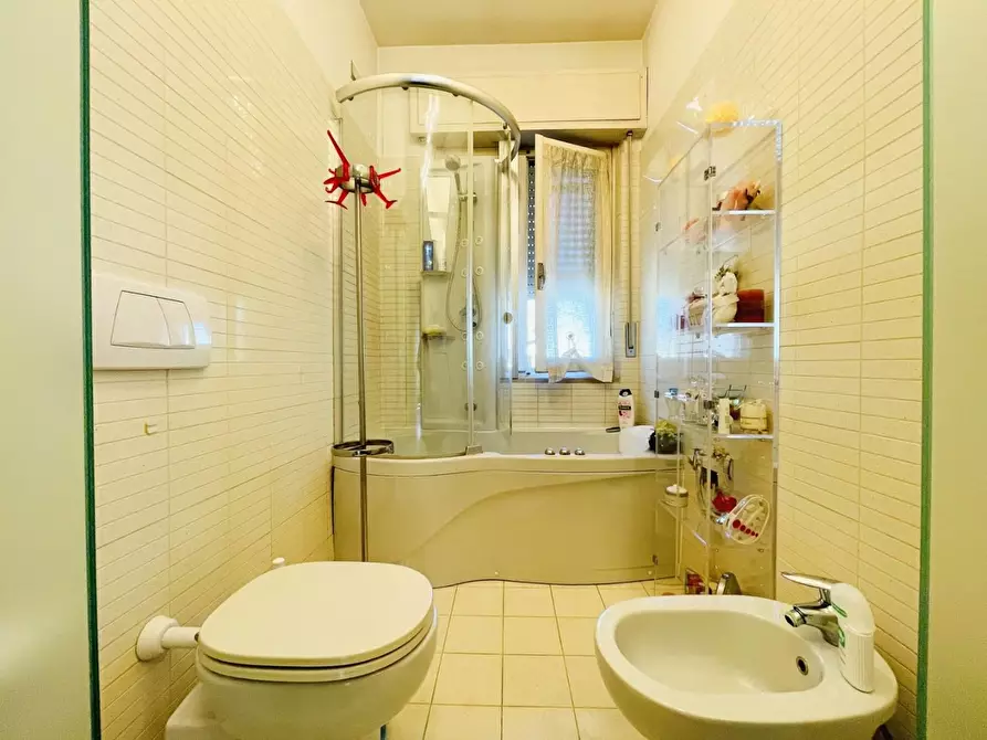 Immagine 50 di Villa in vendita  a Camaiore