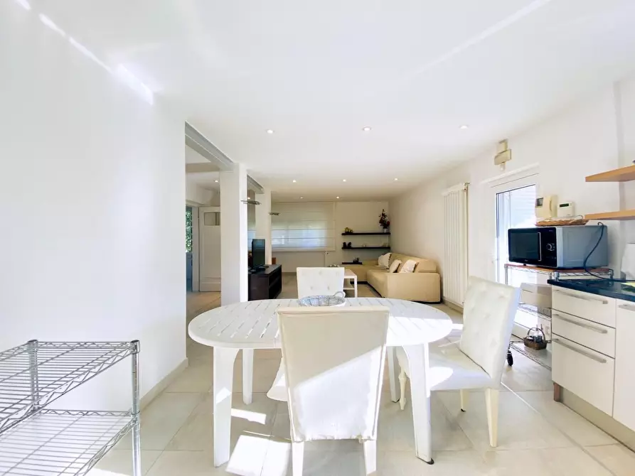 Immagine 9 di Villa in vendita  a Camaiore