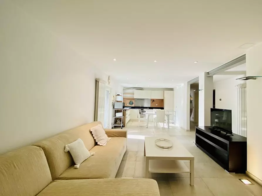 Immagine 4 di Villa in vendita  a Camaiore