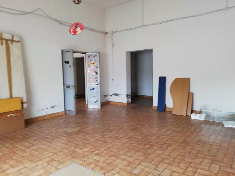 Immagine 2 di Capannone industriale in affitto  a Collesalvetti