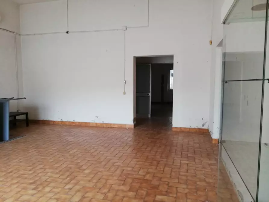 Immagine 8 di Capannone industriale in affitto  a Collesalvetti