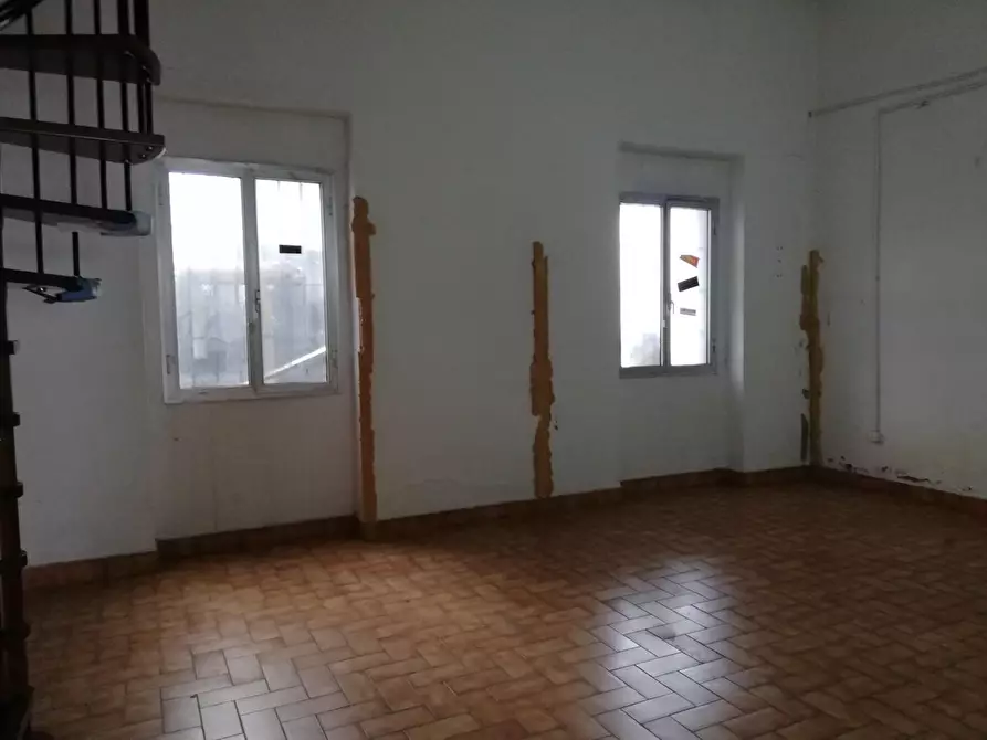 Immagine 3 di Capannone industriale in affitto  a Collesalvetti