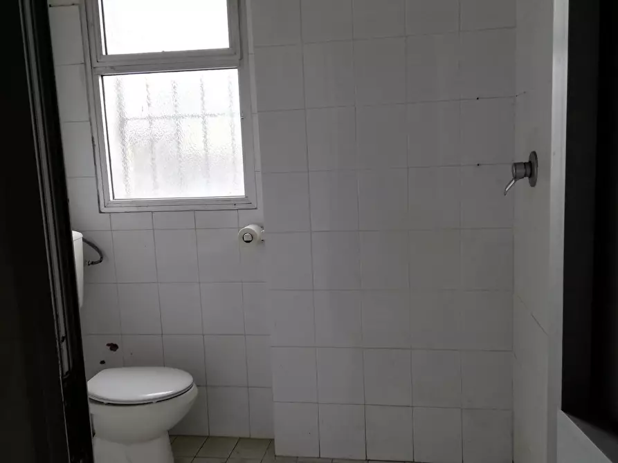 Immagine 12 di Capannone industriale in affitto  a Collesalvetti