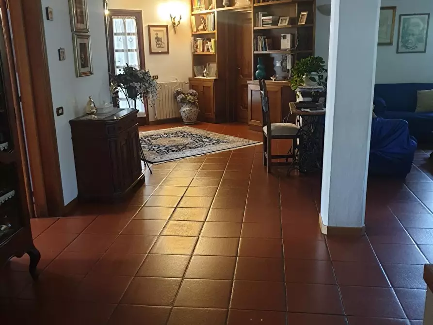 Immagine 1 di Villa in vendita  a Carrara