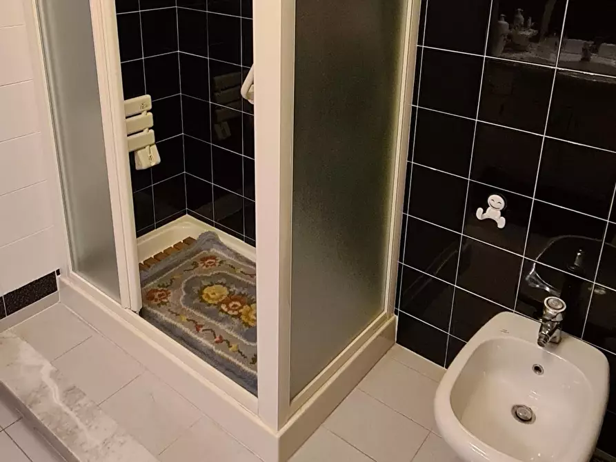 Immagine 14 di Appartamento in vendita  a Livorno