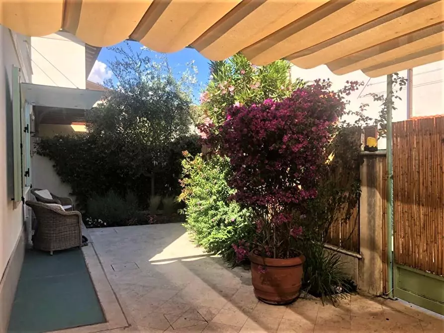 Immagine 5 di Casa trifamiliare in vendita  a Montignoso