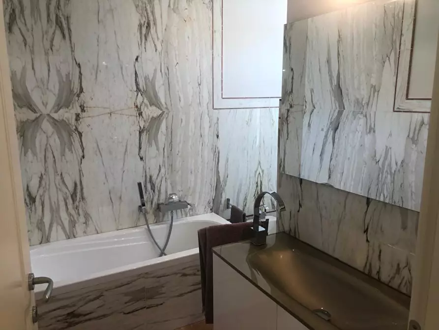 Immagine 47 di Casa trifamiliare in vendita  a Montignoso