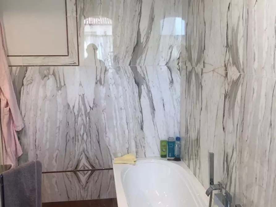 Immagine 46 di Casa trifamiliare in vendita  a Montignoso