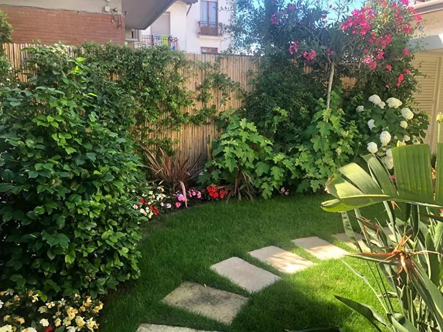 Immagine 25 di Casa trifamiliare in vendita  a Montignoso