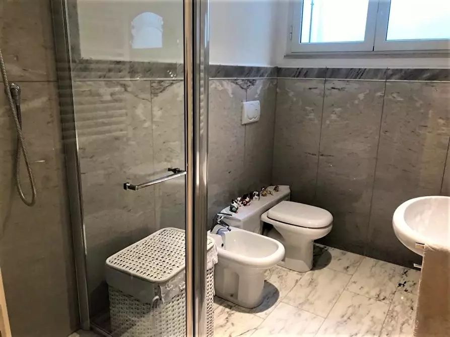 Immagine 35 di Casa trifamiliare in vendita  a Montignoso