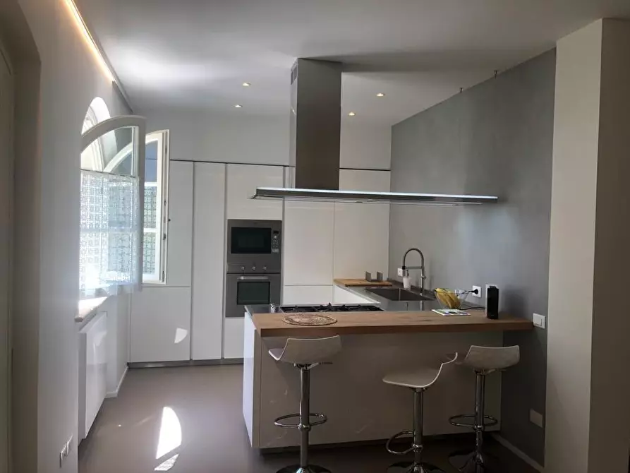 Immagine 12 di Casa trifamiliare in vendita  a Montignoso