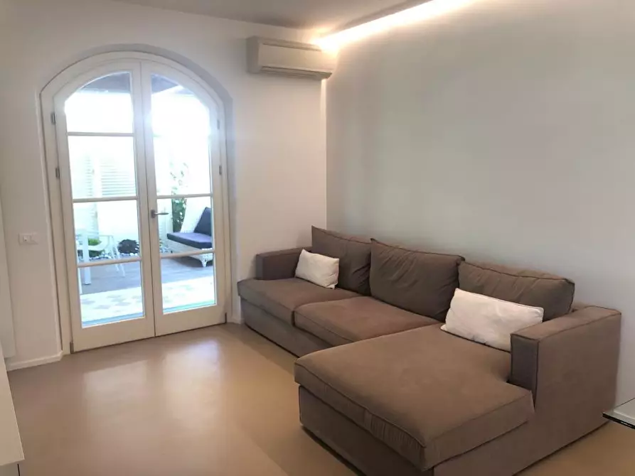 Immagine 8 di Casa trifamiliare in vendita  a Montignoso