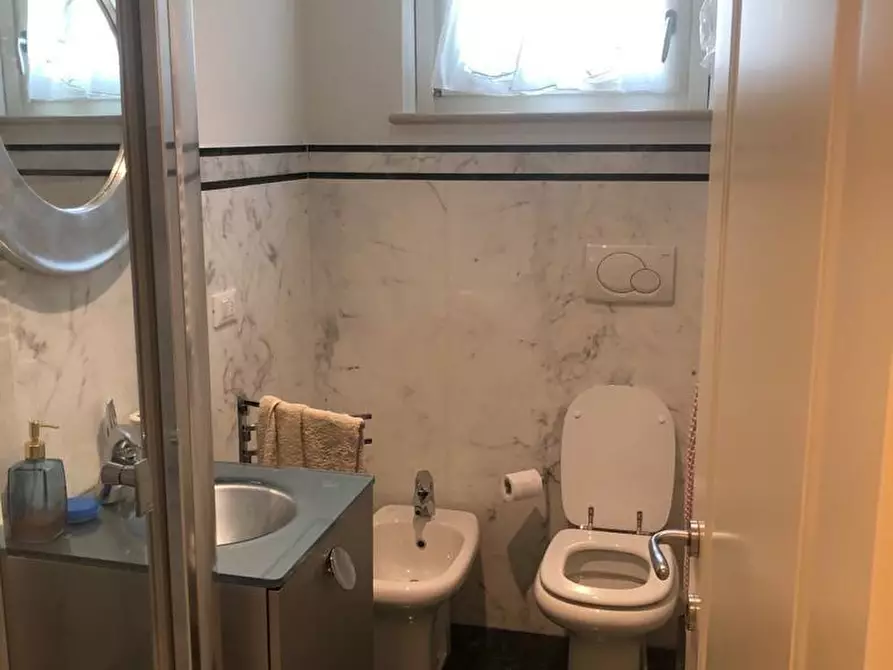 Immagine 15 di Casa trifamiliare in vendita  a Montignoso