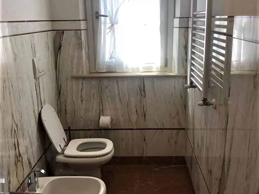 Immagine 45 di Casa trifamiliare in vendita  a Montignoso