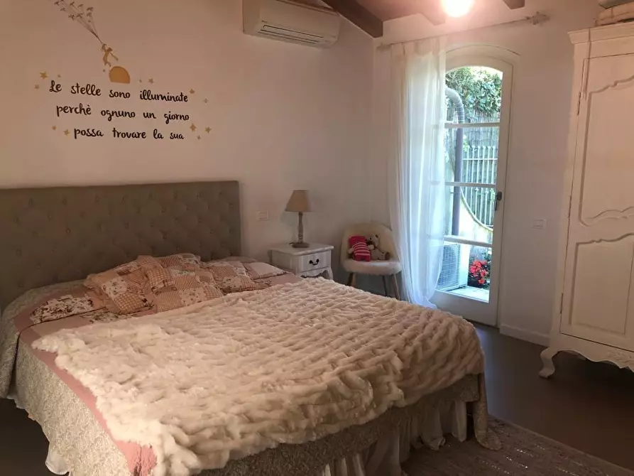 Immagine 19 di Casa trifamiliare in vendita  a Montignoso