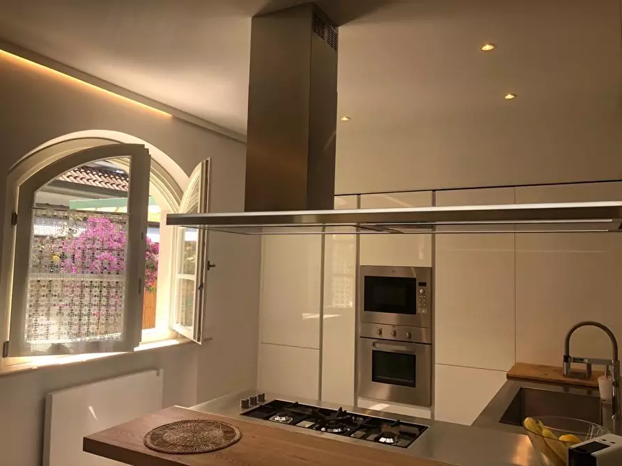 Immagine 14 di Casa trifamiliare in vendita  a Montignoso