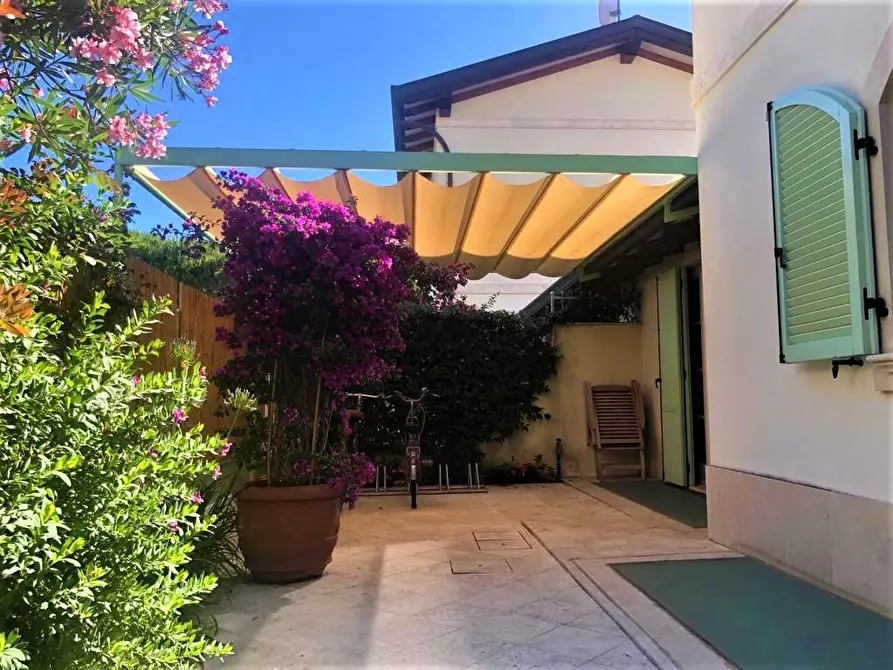 Immagine 3 di Casa trifamiliare in vendita  a Montignoso