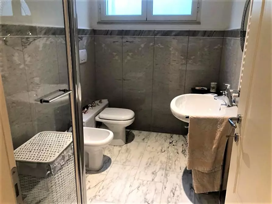 Immagine 36 di Casa trifamiliare in vendita  a Montignoso