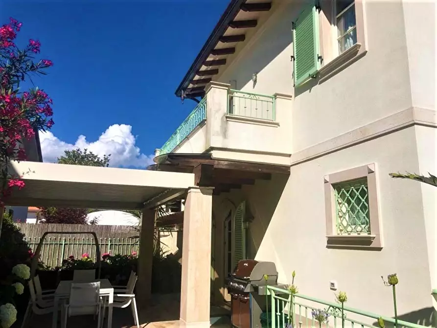 Immagine 28 di Casa trifamiliare in vendita  a Montignoso