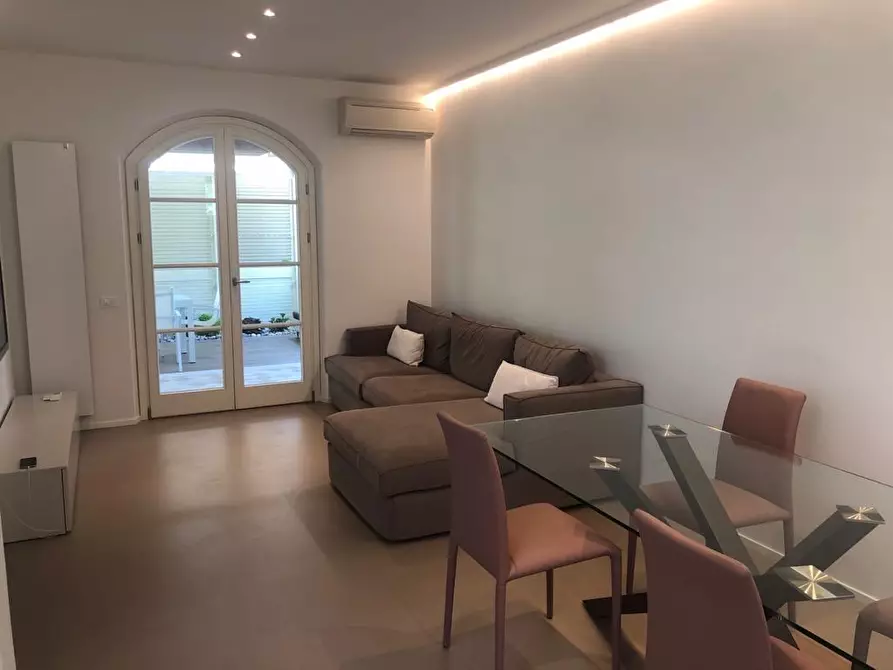 Immagine 9 di Casa trifamiliare in vendita  a Montignoso