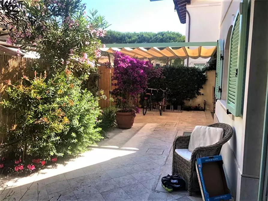 Immagine 4 di Casa trifamiliare in vendita  a Montignoso