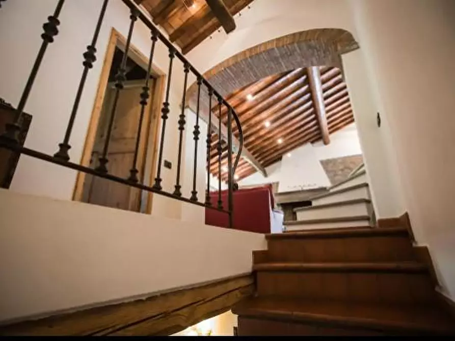 Immagine 28 di Casa colonica in vendita  a Vinci