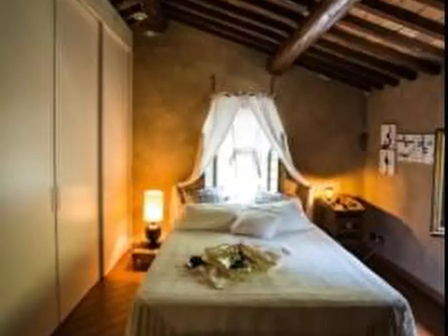 Immagine 23 di Casa colonica in vendita  a Vinci